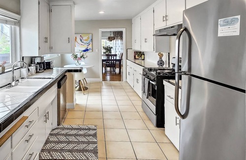 Washington Culver Apartment | Spacious Apt. Min to Downtown Culver City & Venice Beach