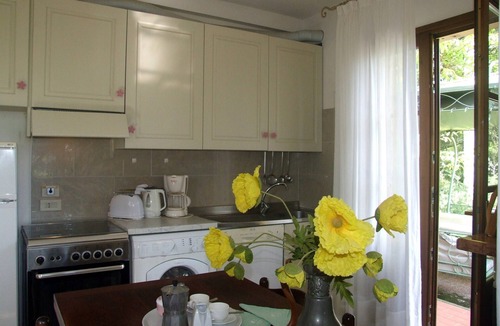 Val Canina Apartment | Spacious Flat with gazebo, barbecue, shared pool,Wi-Fi,quiet location.