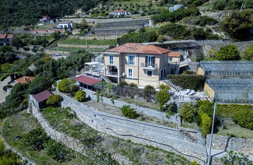 Cipressa Apartment | Spacious flat with sea views
