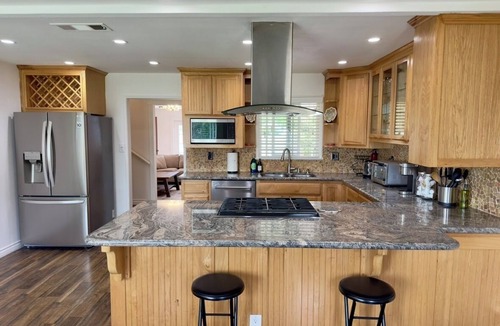 North Redondo House | SPACIOUS HOUSE NEAR THE BEACH!