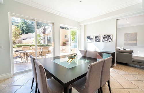Los Angeles House | Spacious Mediterranean 5-bedroom house with AC, WiFi in marvelous Los Angeles