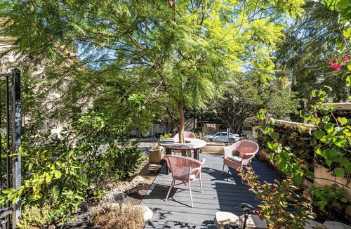 Los Angeles House | Spacious Mediterranean 5-bedroom house with AC, WiFi in marvelous Los Angeles