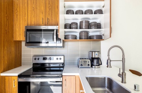 South Redondo Apartment | Spacious Redondo Beach 2BR Loft w/ Pool, Gym, steps to Beach, by Blueground