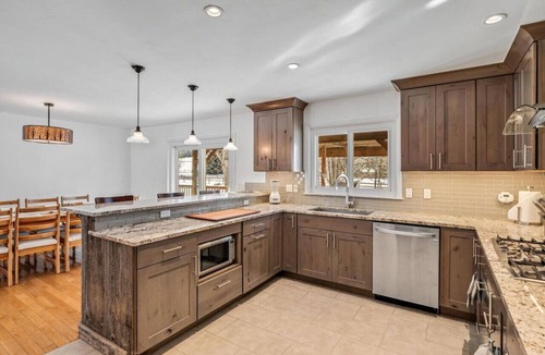 Basalt House | Spacious/Secluded 2 Acres Remodeled Walk To Willit