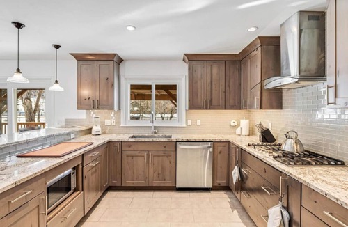 Basalt House | Spacious/Secluded 2 Acres Remodeled Walk To Willit