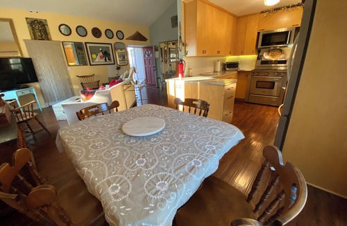 Westside Costa Mesa House | Spacious, secure, quiet. Sleeps 4. Private yards, off-street parking. Pets ok.