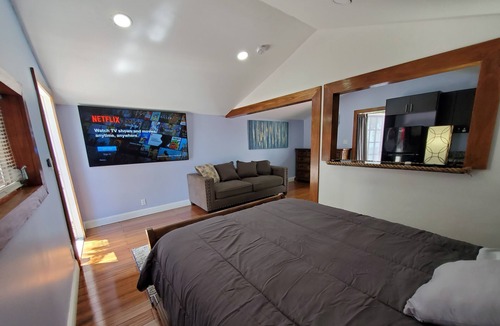 Midtown Apartment | Spacious studio with pool and 75" 4k TV in Old Town