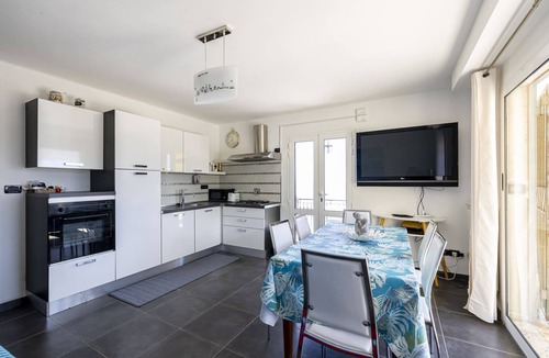 Cipressa Apartment | Spacious villa with sea views