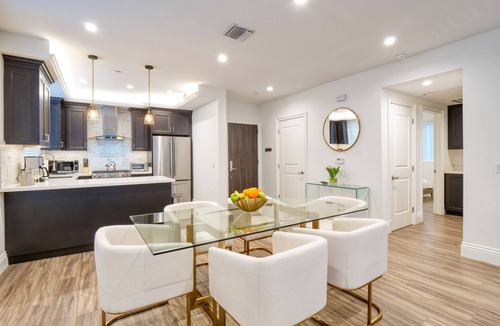 Pico - Robertson Condo | Spaciuos Luxury Condo Beverly Hills Adjacent