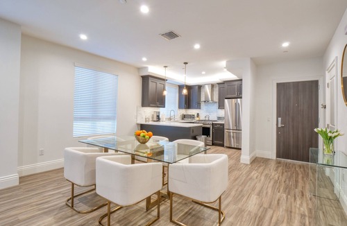 Pico - Robertson Condo | Spaciuos Luxury Condo Beverly Hills Adjacent