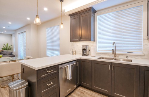 Pico - Robertson Condo | Spaciuos Luxury Condo Beverly Hills Adjacent