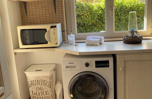 Sabaudia Villa | Spaziosa casa vicino al centro con giardino, forno a pizza, parcheggio privato