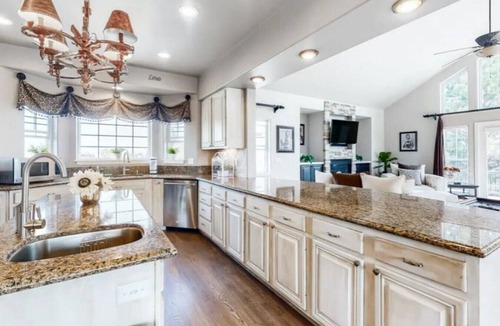 Monument House | Spectacular Luxury Hacienda with Mountain Views!
