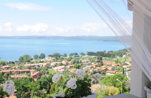 Lake Bracciano Apartment | Spectacular Romantic Lakeview Maison De Charme FREE WIFI