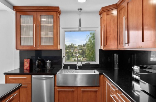 Los Feliz House | Spectacular Views & Tranquil Retreat in Los Feliz