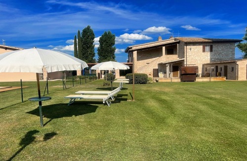 Limiti Villa | Spello By The Pool - Sleeps 11 is an unmissable experience. Huge exclusive pool