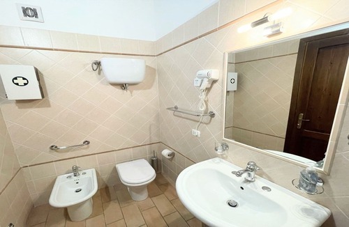 Limiti Villa | SPELLO centre/6 kms-detached villa+pool+grounds+meditation zone+childrens park