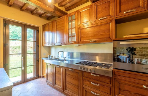 Citta di Castello House | Spend your vacations with the whole family in the large and magnificent farmhouse.