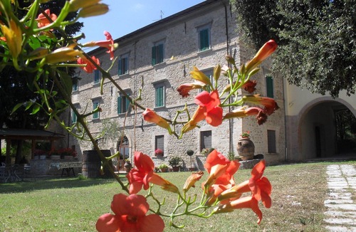 Gualdo Cattaneo Cottage | Splendid Farmhouse in Gualdo Cattaneo with Hot Tub