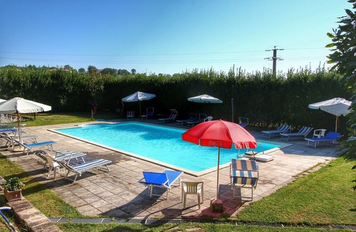 Gualdo Cattaneo House | Splendid Farmhouse in Gualdo Cattaneo with Jacuzzi