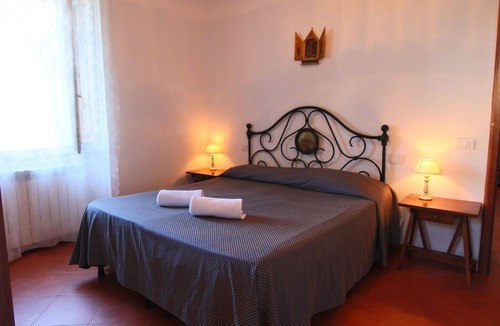 Gualdo Cattaneo House | Splendid Farmhouse in Gualdo Cattaneo with Jacuzzi