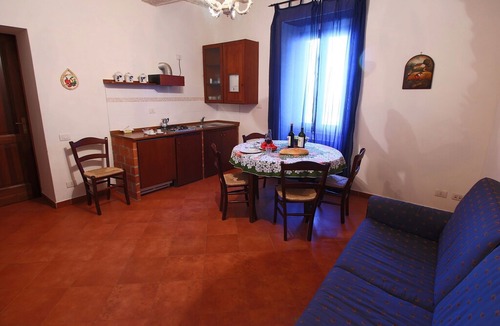 Gualdo Cattaneo House | Splendid Farmhouse in Gualdo Cattaneo with Jacuzzi