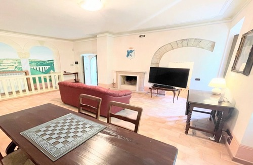 Spoleto Villa | Spoleto central detached villa- car unnecessary - wifi - sleeps 10