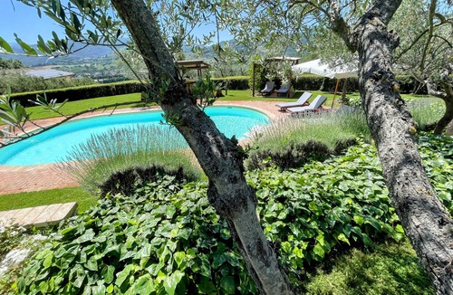 Spoleto Villa | Spoleto Tranquilita sleeps 20 with Wifi Pool Yoga Studio Gardens and Views
