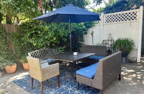 Mid-Wilshire Apartment | Spotless and tastefully renovated vintage charm in desirable neighborhood.
