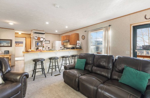 Cripple Creek Cabin | Spring Special Price Private, Romantic, Dog friendly, NEW HotTub, Hiking