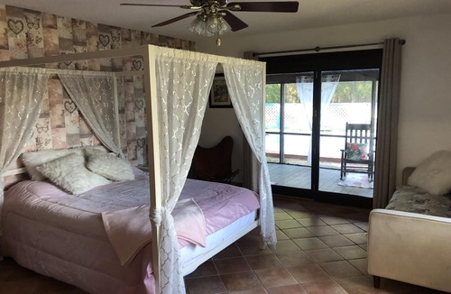 Elkton House | St. Augustine 4 bed/2 bath sleeps 8, pool. Great for families and nature lovers.