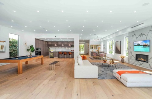 Beverly Hills Villa | Stark Villas by LuxJB 🏆 12 Bedroom Retreat 🏆 2 Villas 2-minutes walk apart