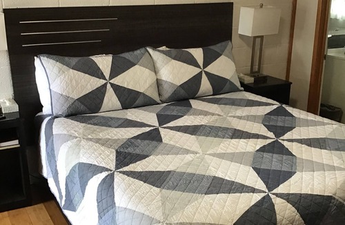 Big Pine Hotel | Starlight Motel