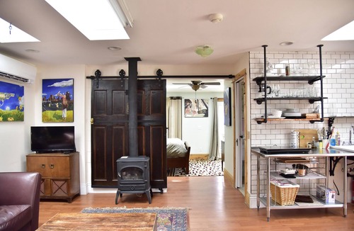 Highland Cottage | Steampunk Art Studio-Carriage House: Hot Tub, Firepit, yard, walkable, Near LODO