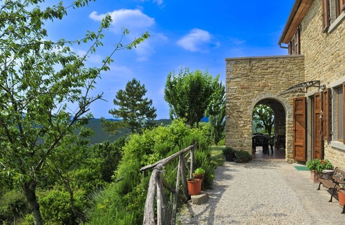 Pieve di Chio Villa | Stone house in a secluded and extremely panoramic position, 15 km from Cortona, with private pool an