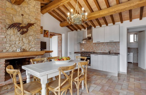 Pomarance House | Stone house with private fenced garden area - Noce