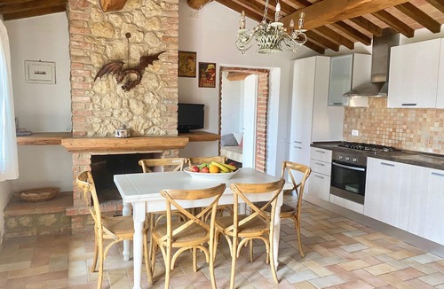 Pomarance House | Stone house with private fenced garden area - Noce