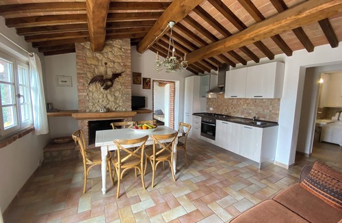 Pomarance House | Stone house with private fenced garden area - Noce