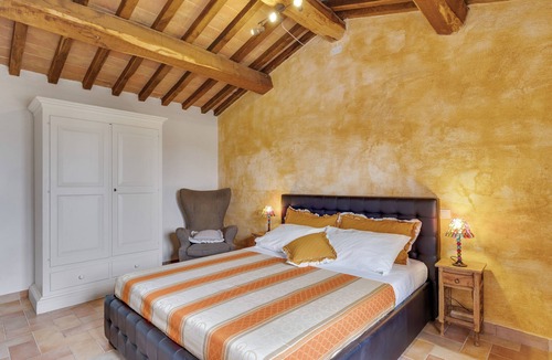 Pomarance House | Stone house with private fenced garden area - Noce