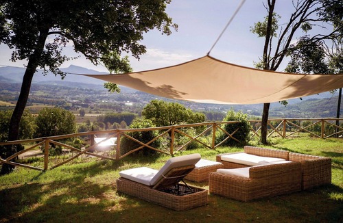 Poppi House | Stone villa with panoramic pool