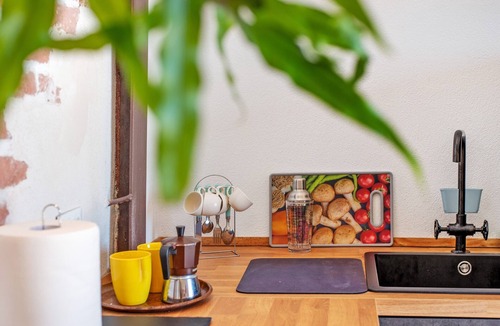 Varazze Apartment | Studio Apartment 'Macaja' with Sea View, Wi-Fi and Air Conditioning