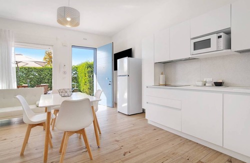 Lido di Jesolo Apartment | Studio Apartment 'Open Space 1' with Shared Garden, Wi-Fi and Air Conditioning
