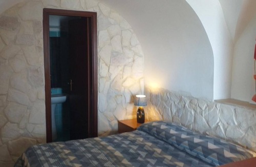 Anzio Hostel | Studio apartment, sea front, terrace, floor 1 (Poppy)