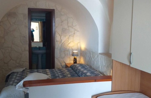 Anzio Hostel | Studio apartment, sea front, terrace, floor 1 (Poppy)
