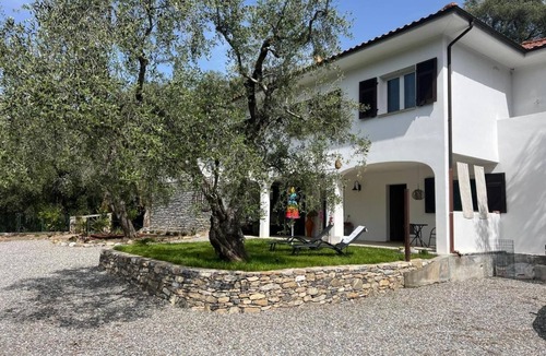 Rossi Apartment | Studio flat 'Casa Albareto' with very quiet, sunny south-facing location