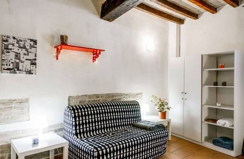 Parma City Centre Apartment | Studio located on the ground floor of a building from 1900.In 35 square meters of space it accommodates up two people with a double sofa bed.In a quiet and residential location, right in the center.We are located within the ZTL (limited traffic area).Con