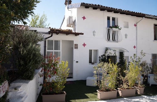 Cellatica Apartment | Studio 'Re Desiderio' with Wi-Fi and Air Conditioning
