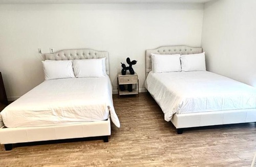 Little Armenia Apartment | Studios Universal 10 min drive FREE parking and WIFI