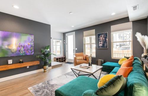 West Colfax House | Stunning 3BD 3.5 BA - 10 Min to Downtown! Garage!