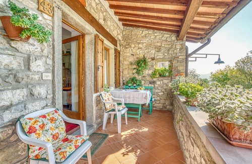 Porrena Apartment | Stunning apartment in Poppi AR with WiFi
